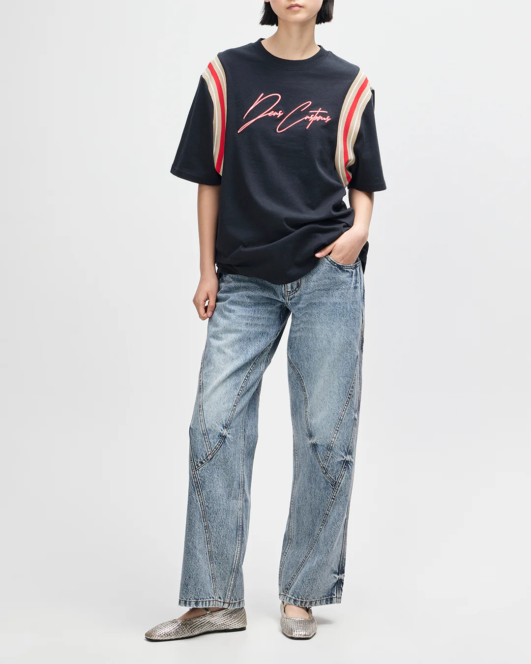 Debute Tee - Black - Image 5